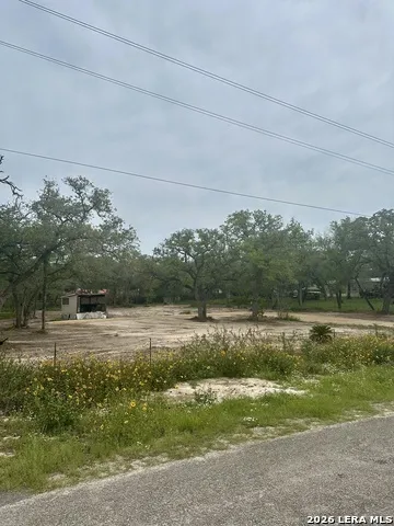 204 HICKORY HILL DR La Vernia, TX 78121