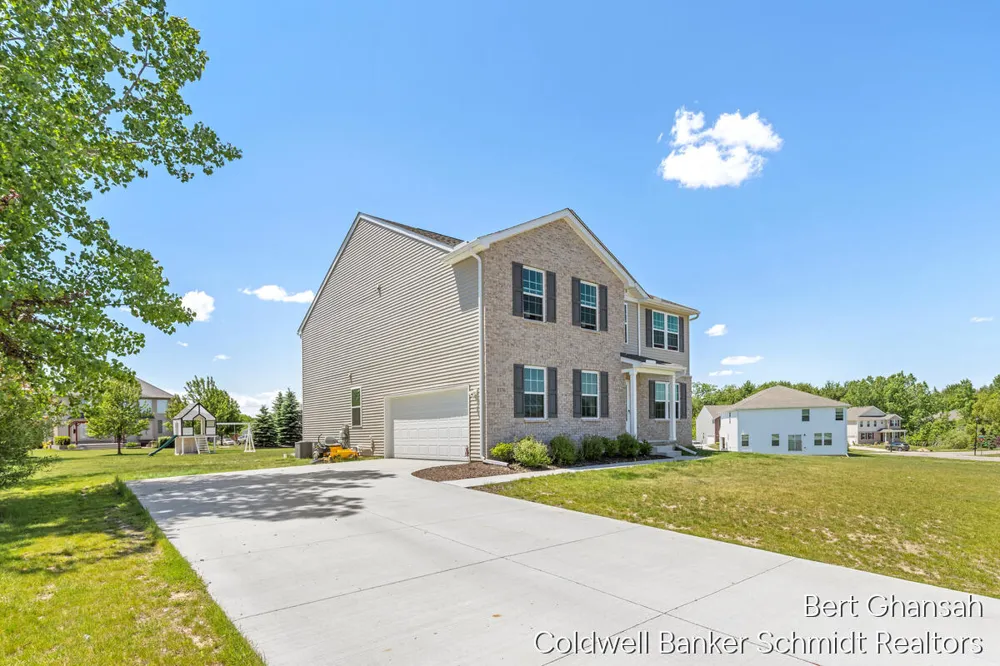 8376 Oaks Court Grand Blanc, MI 48439