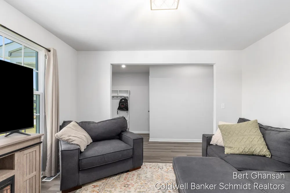 8376 Oaks Court Grand Blanc, MI 48439