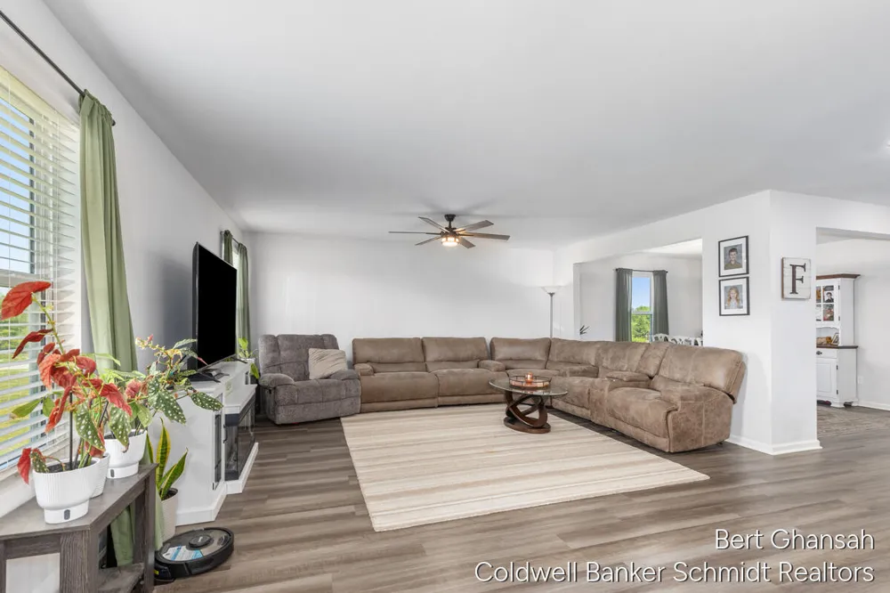 8376 Oaks Court Grand Blanc, MI 48439