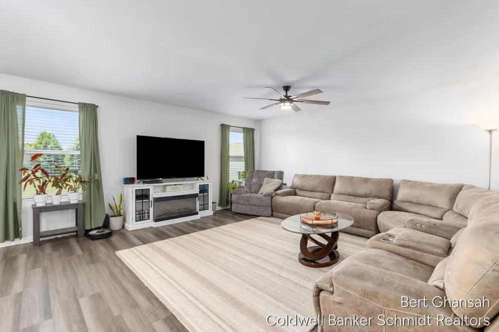 8376 Oaks Court Grand Blanc, MI 48439