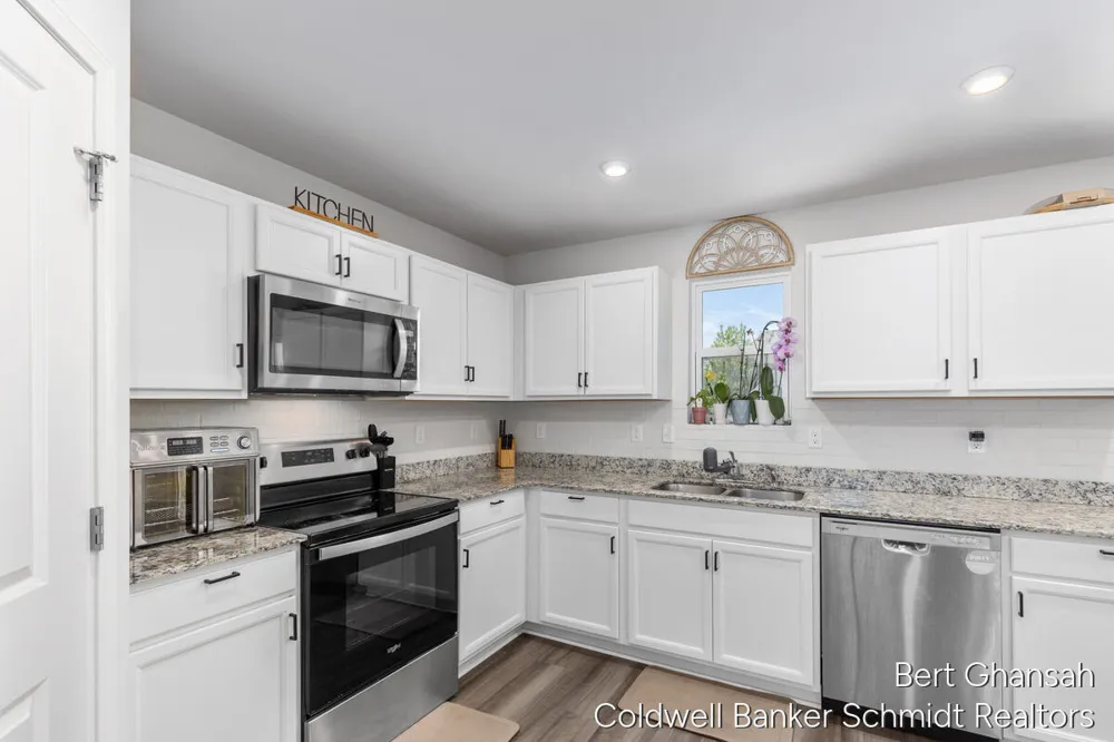 8376 Oaks Court Grand Blanc, MI 48439