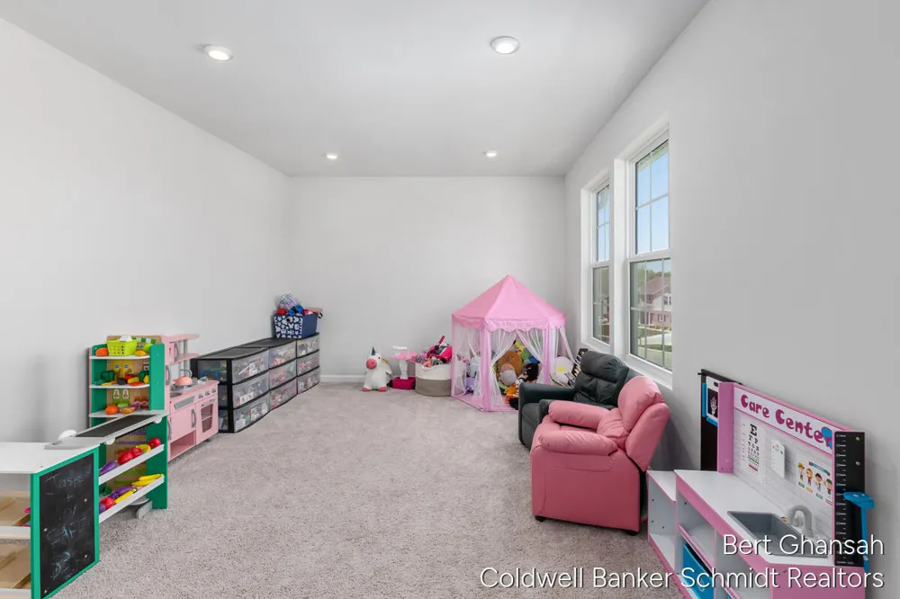 8376 Oaks Court Grand Blanc, MI 48439
