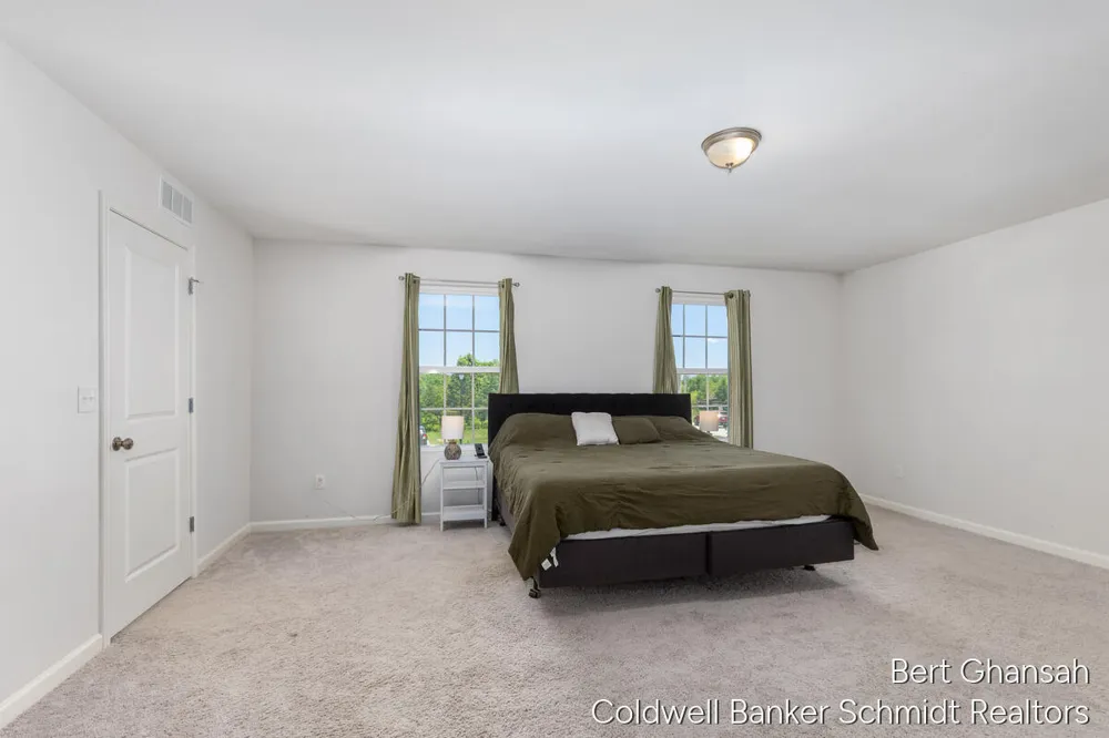 8376 Oaks Court Grand Blanc, MI 48439