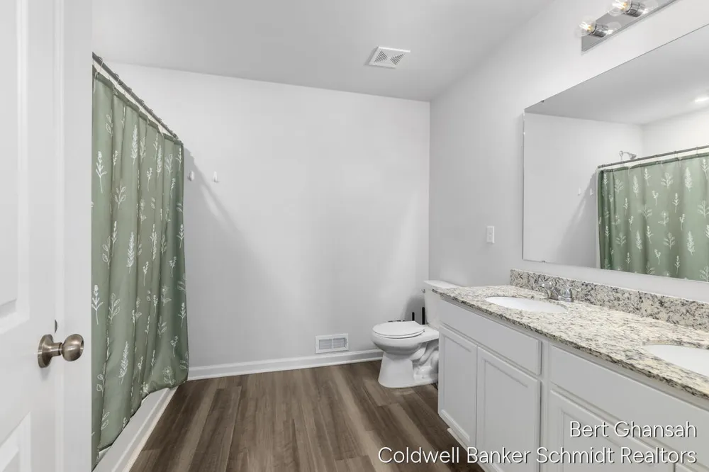 8376 Oaks Court Grand Blanc, MI 48439