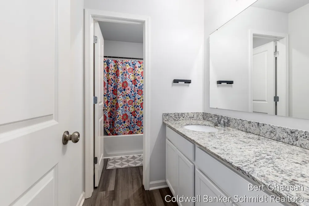 8376 Oaks Court Grand Blanc, MI 48439