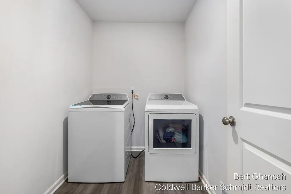 8376 Oaks Court Grand Blanc, MI 48439
