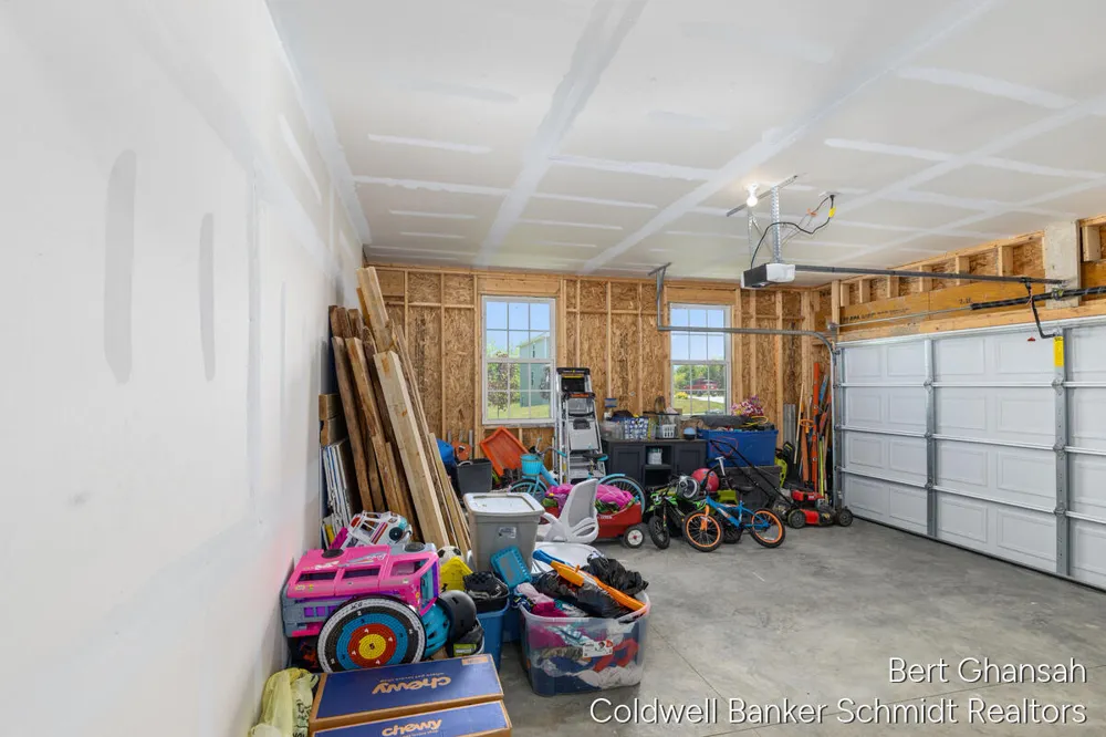 8376 Oaks Court Grand Blanc, MI 48439