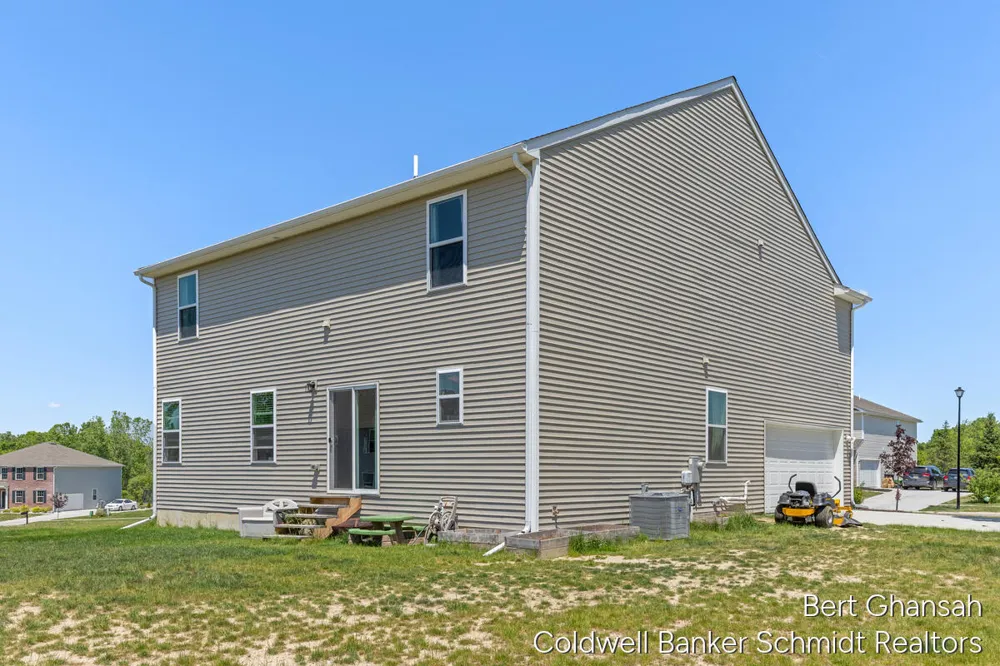 8376 Oaks Court Grand Blanc, MI 48439
