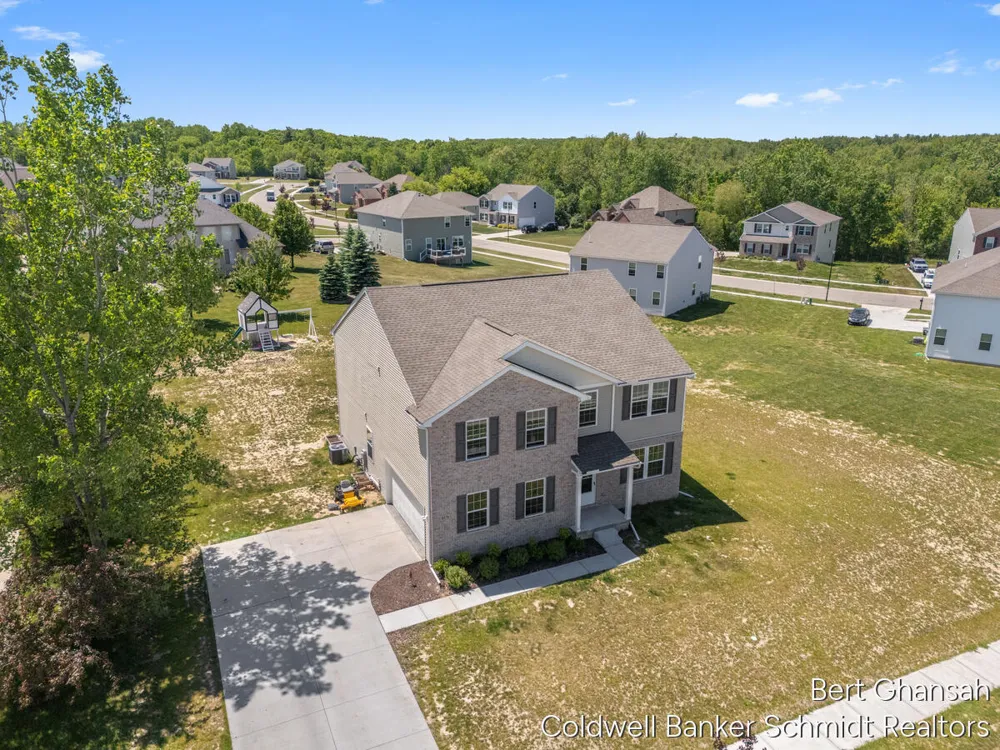 8376 Oaks Court Grand Blanc, MI 48439