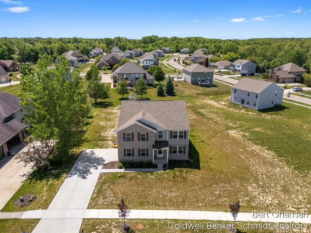 8376 Oaks Court Grand Blanc, MI 48439