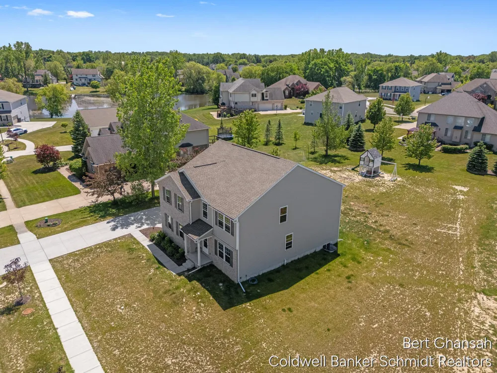 8376 Oaks Court Grand Blanc, MI 48439