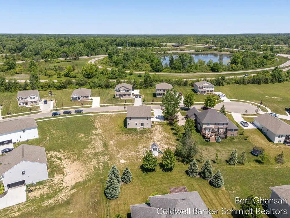8376 Oaks Court Grand Blanc, MI 48439