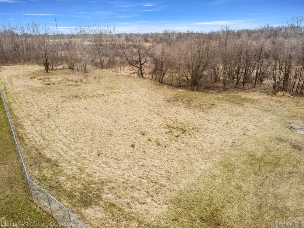 1139 S Dettman Road Leoni Township, MI 49203