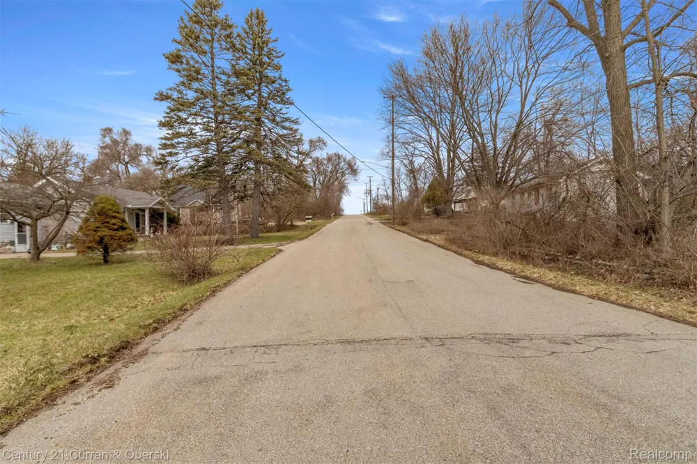 1139 S Dettman Road Leoni Township, MI 49203