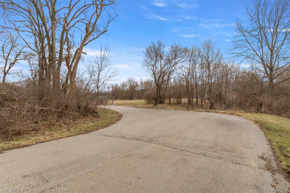 1139 S Dettman Road Leoni Township, MI 49203