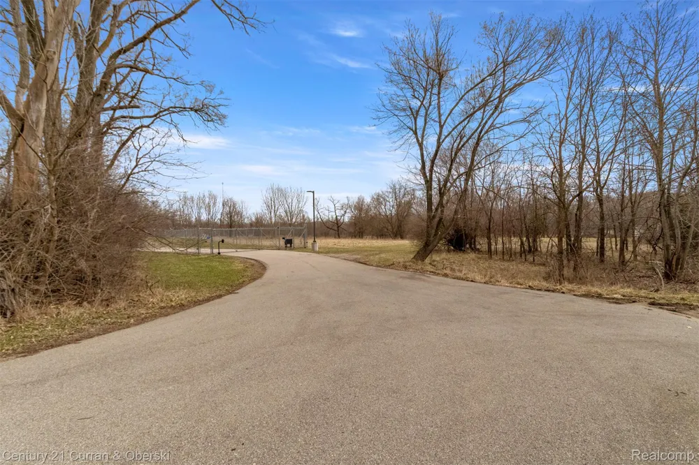 1139 S Dettman Road Leoni Township, MI 49203