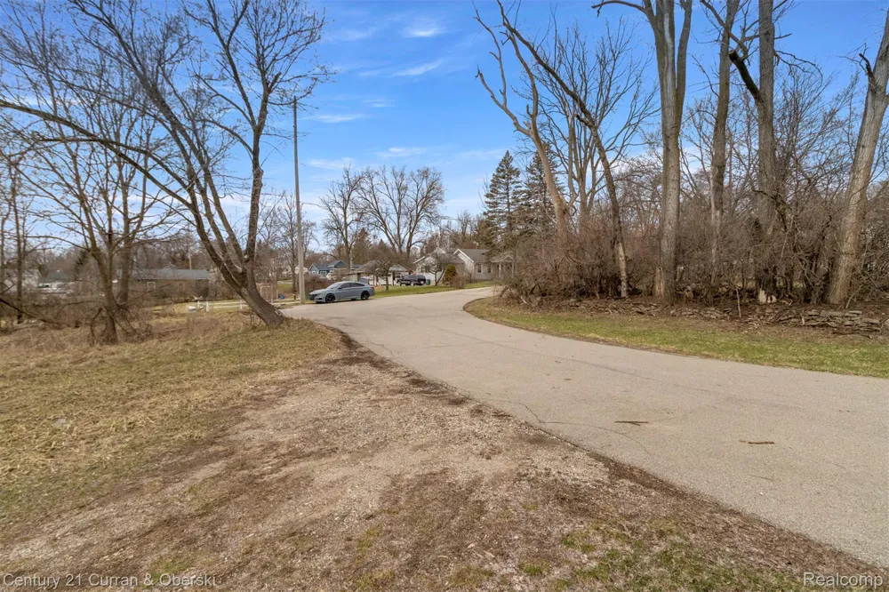 1139 S Dettman Road Leoni Township, MI 49203