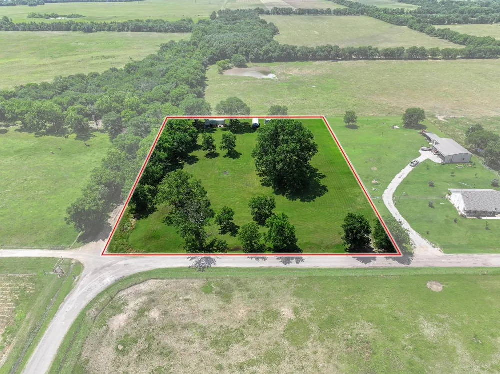 652 County Road 2850 Honey Grove, TX 75446