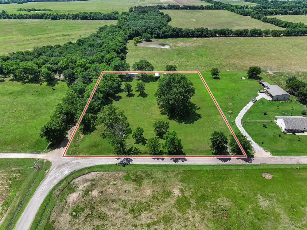 652 County Road 2850 Honey Grove, TX 75446