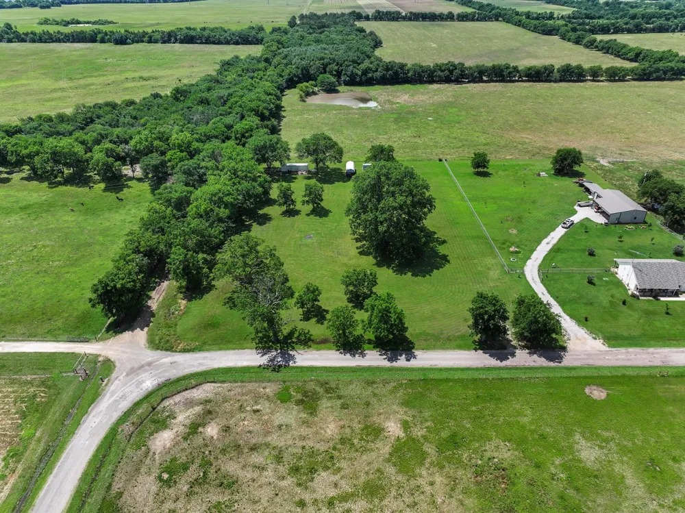 652 County Road 2850 Honey Grove, TX 75446