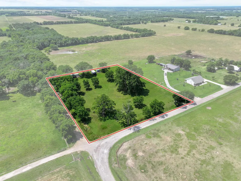 652 County Road 2850 Honey Grove, TX 75446