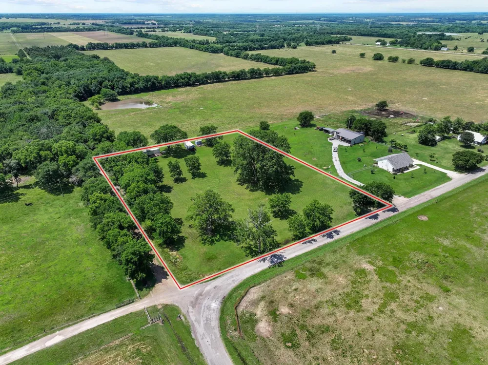 652 County Road 2850 Honey Grove, TX 75446
