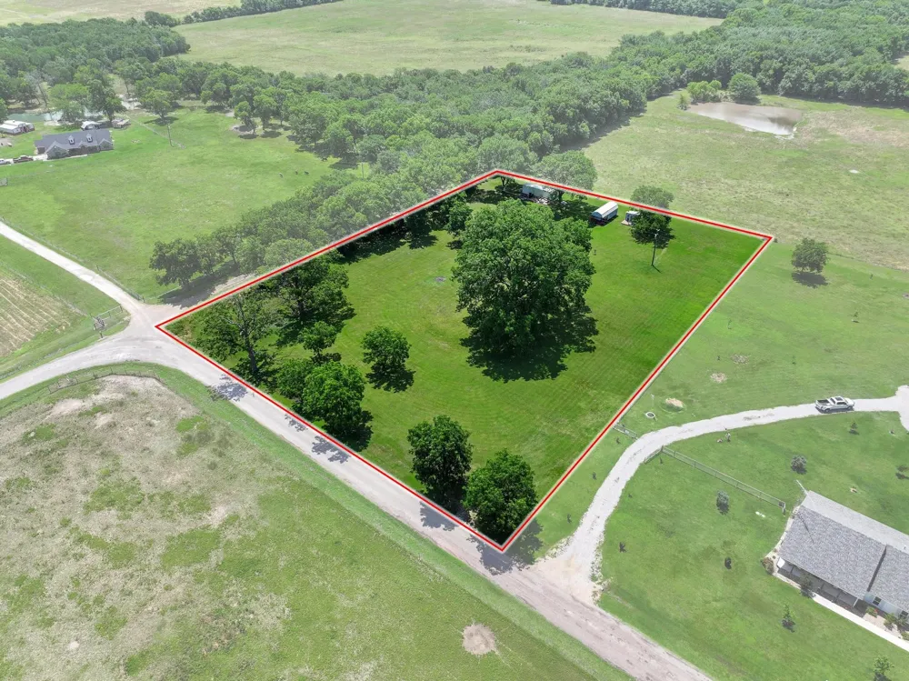 652 County Road 2850 Honey Grove, TX 75446
