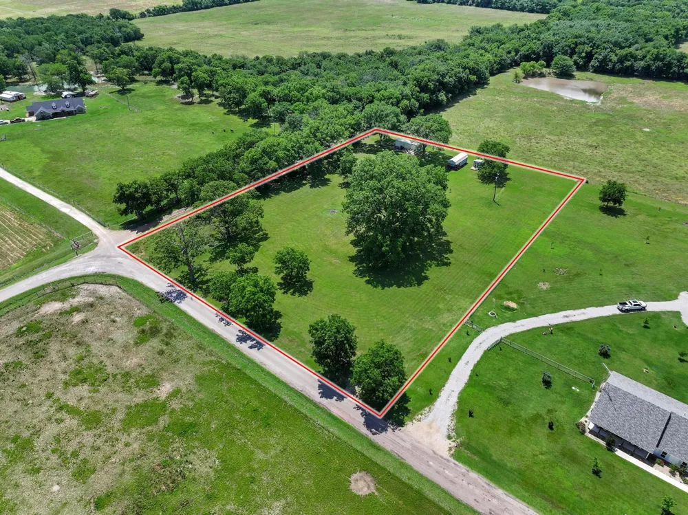 652 County Road 2850 Honey Grove, TX 75446