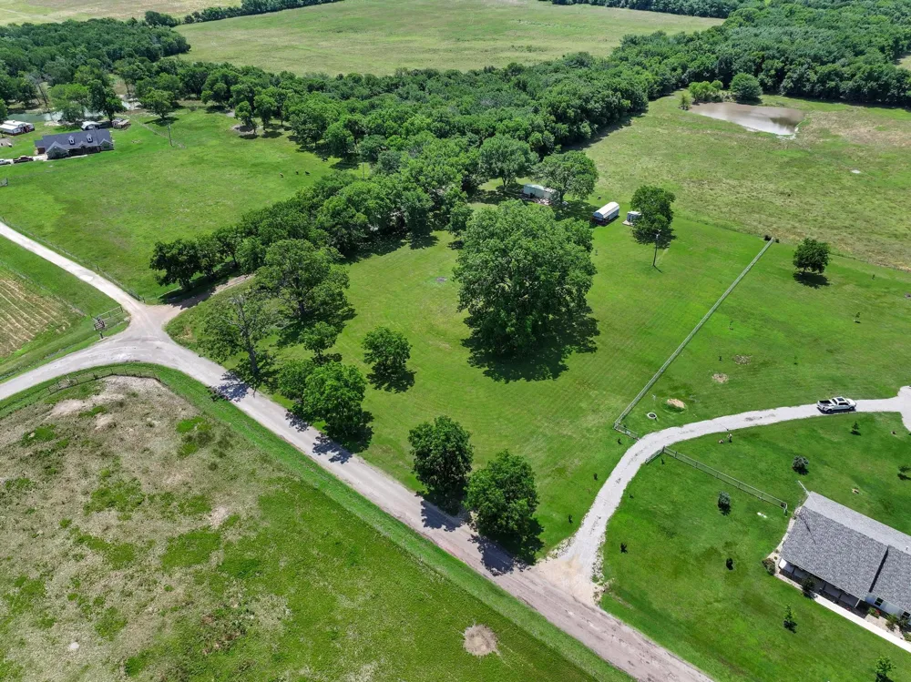 652 County Road 2850 Honey Grove, TX 75446