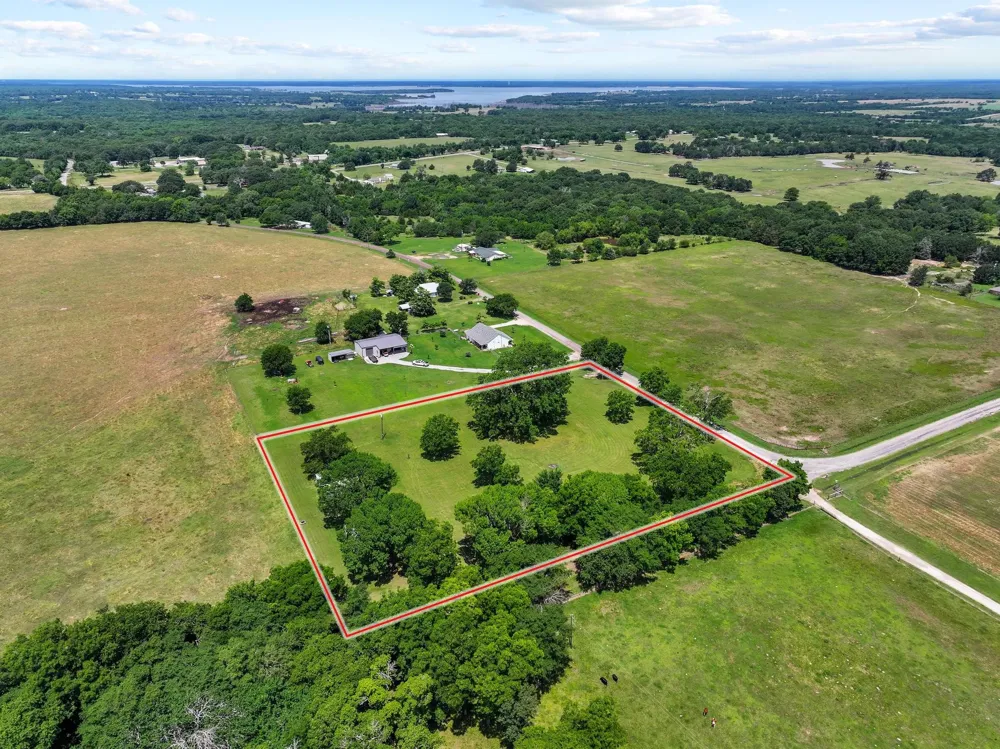 652 County Road 2850 Honey Grove, TX 75446
