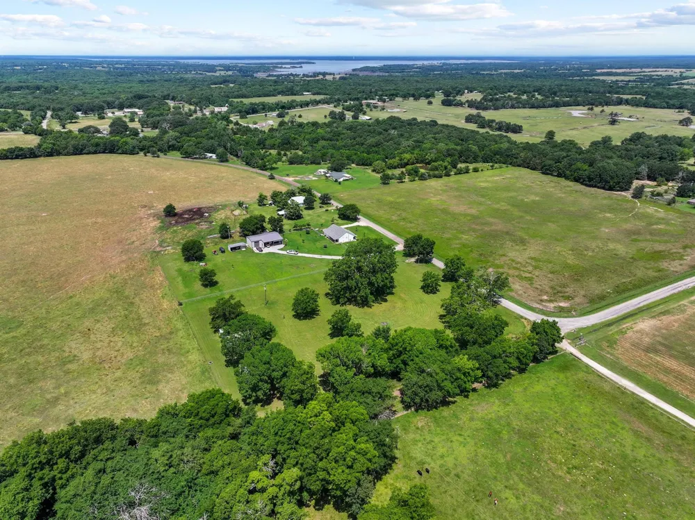 652 County Road 2850 Honey Grove, TX 75446
