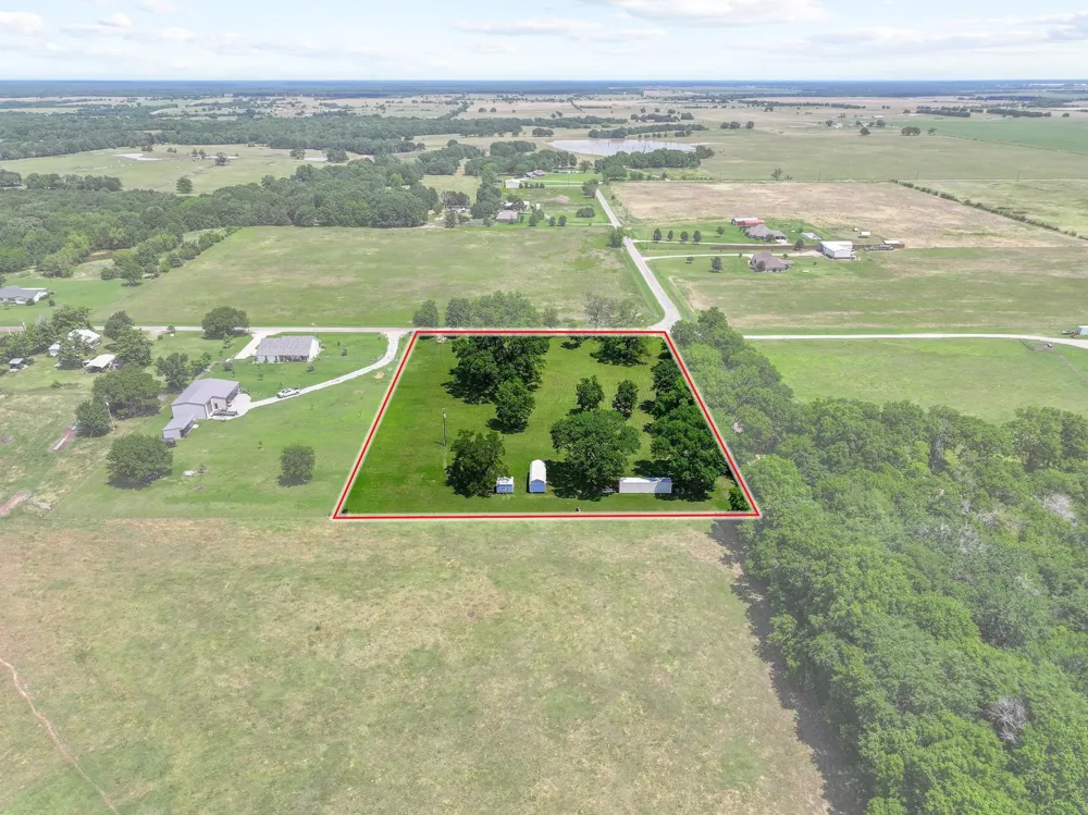 652 County Road 2850 Honey Grove, TX 75446