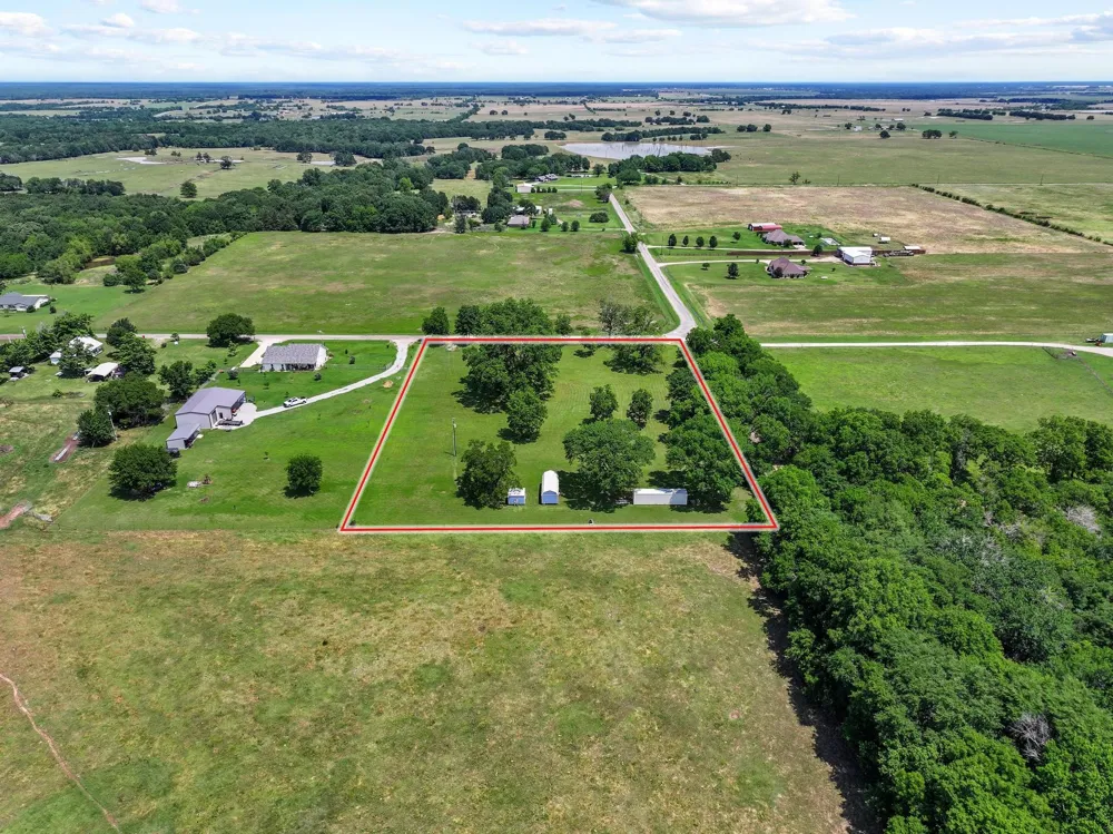 652 County Road 2850 Honey Grove, TX 75446