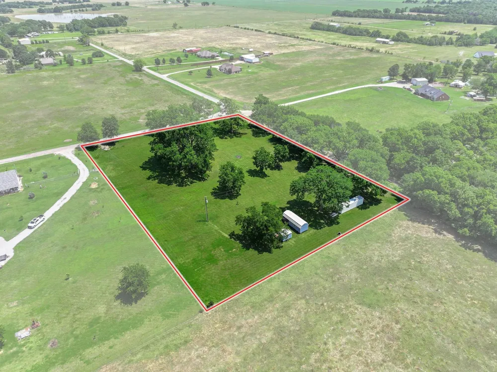 652 County Road 2850 Honey Grove, TX 75446