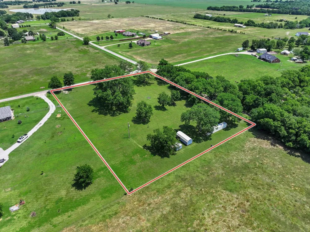652 County Road 2850 Honey Grove, TX 75446