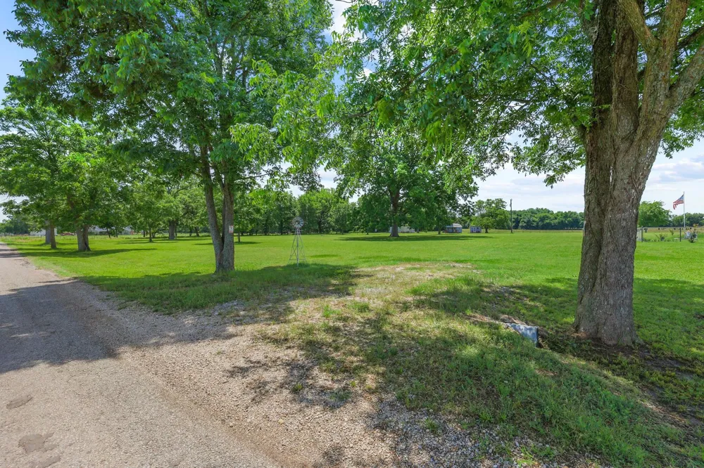 652 County Road 2850 Honey Grove, TX 75446