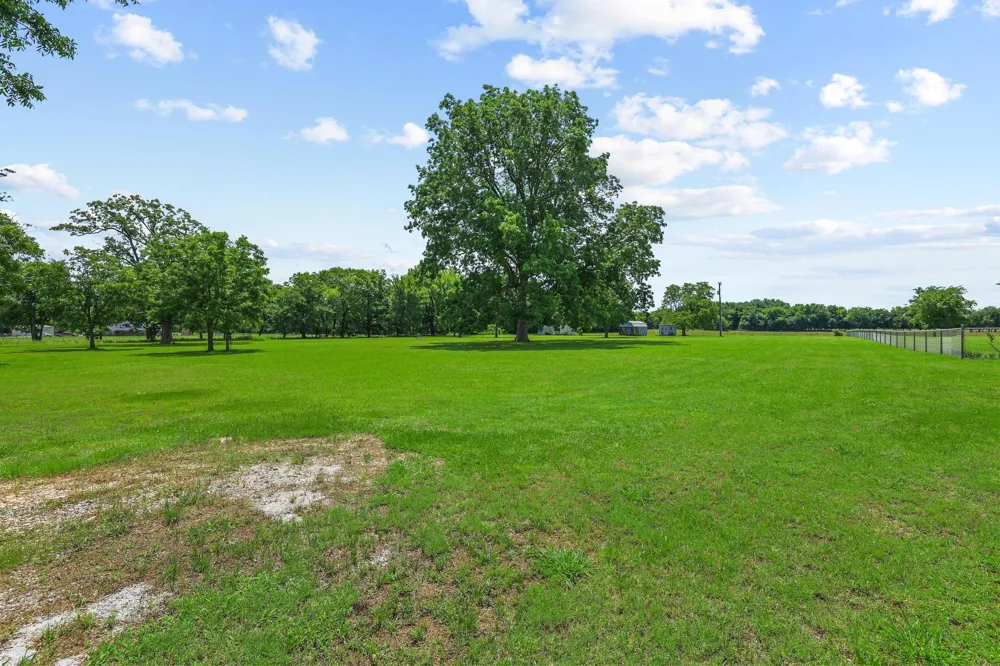 652 County Road 2850 Honey Grove, TX 75446