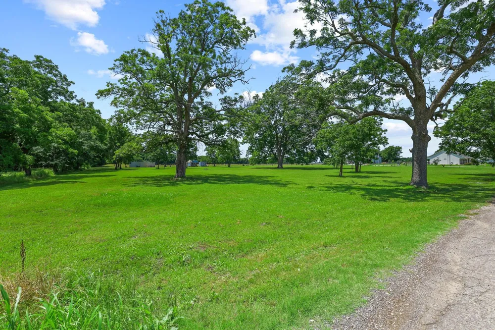 652 County Road 2850 Honey Grove, TX 75446