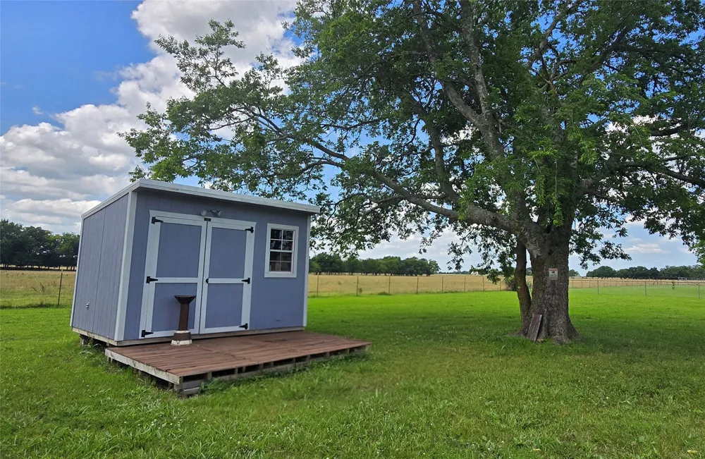 652 County Road 2850 Honey Grove, TX 75446