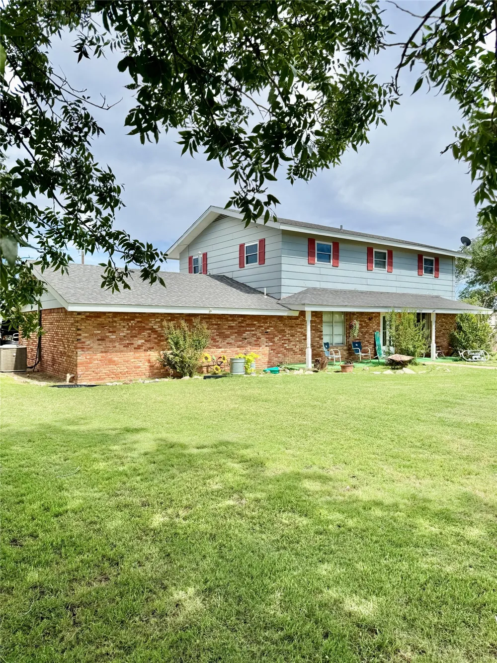 705 Loop Road Quanah, TX 79252