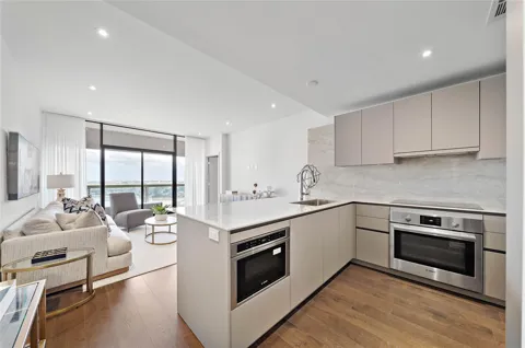 1701 Hermann Drive #25A