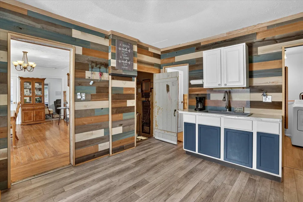 728 W Hanover Street Marshall City, MI 49068