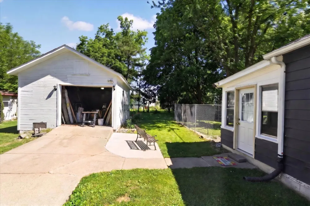 728 W Hanover Street Marshall City, MI 49068