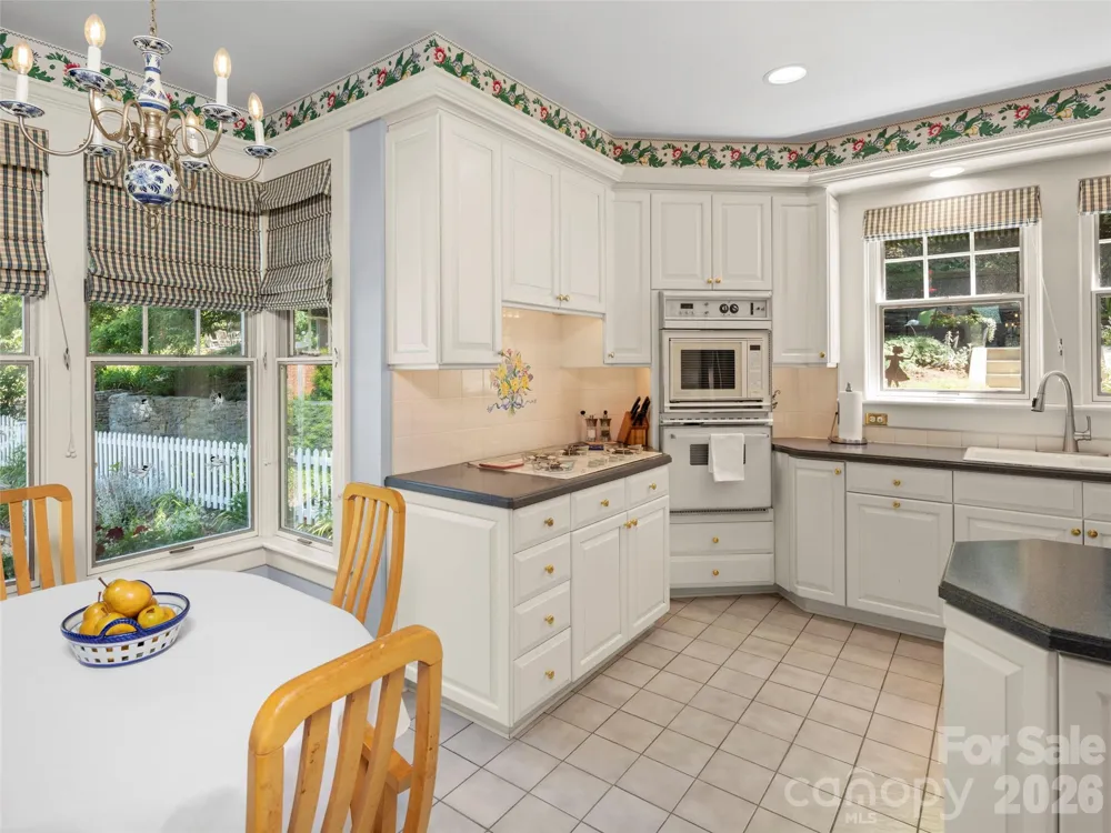 19 Blackwood Road Asheville, NC 28804