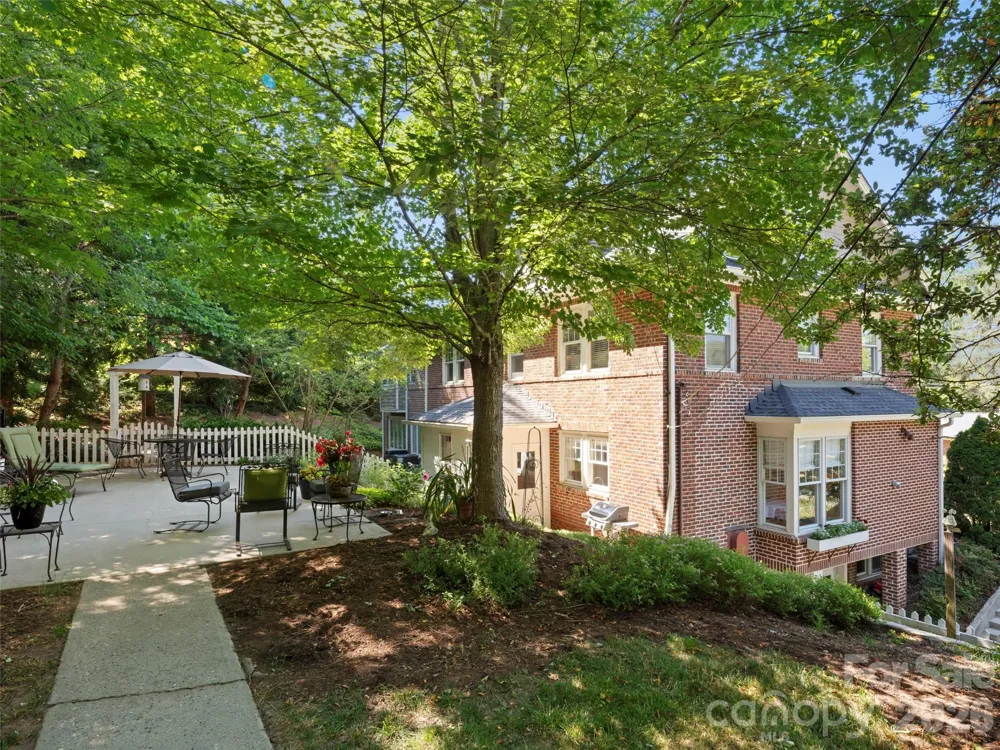 19 Blackwood Road Asheville, NC 28804
