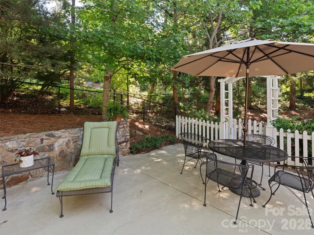 19 Blackwood Road Asheville, NC 28804