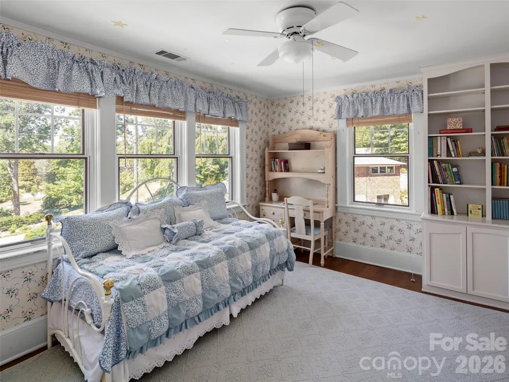 19 Blackwood Road Asheville, NC 28804
