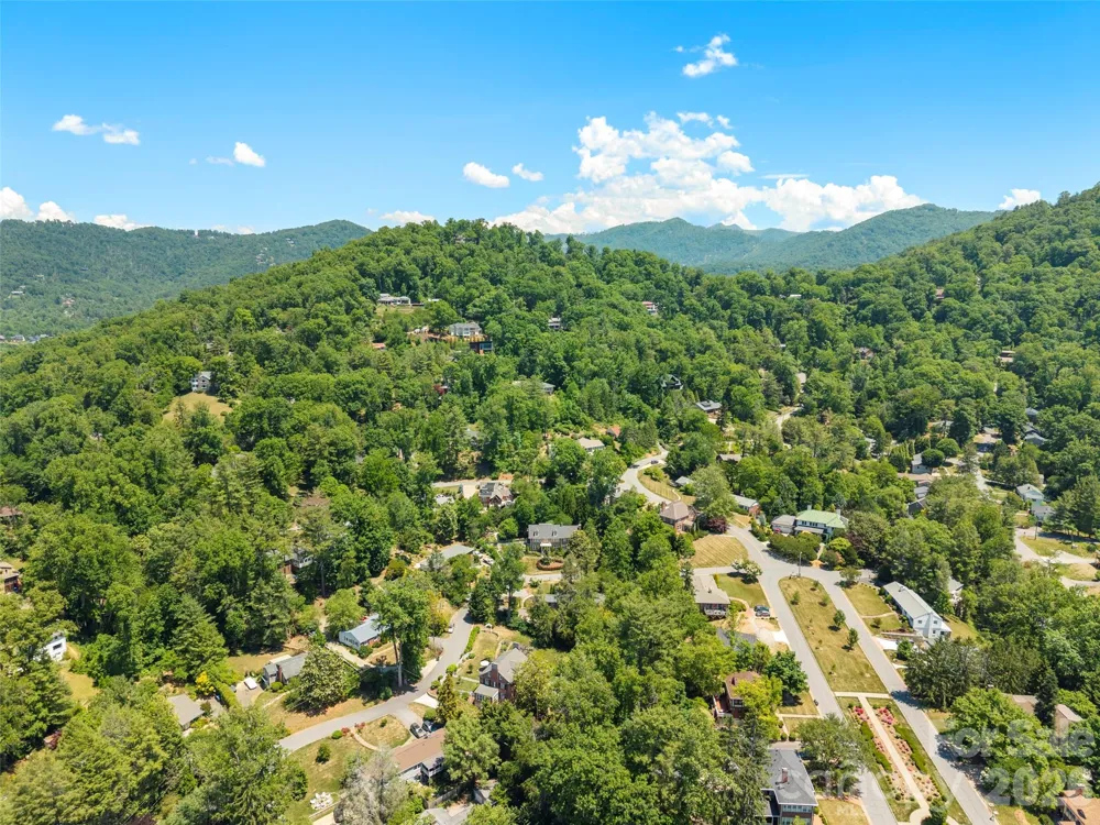 19 Blackwood Road Asheville, NC 28804