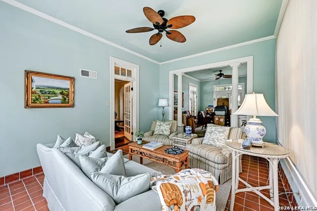 403 E BOWIE Luling, TX 78648
